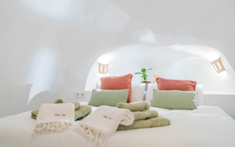 Very quiet and intimate cave-bedrooms